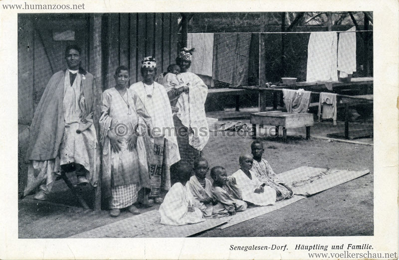 1910-senegalesen-dorf-ha%cc%88uptling-und-familie