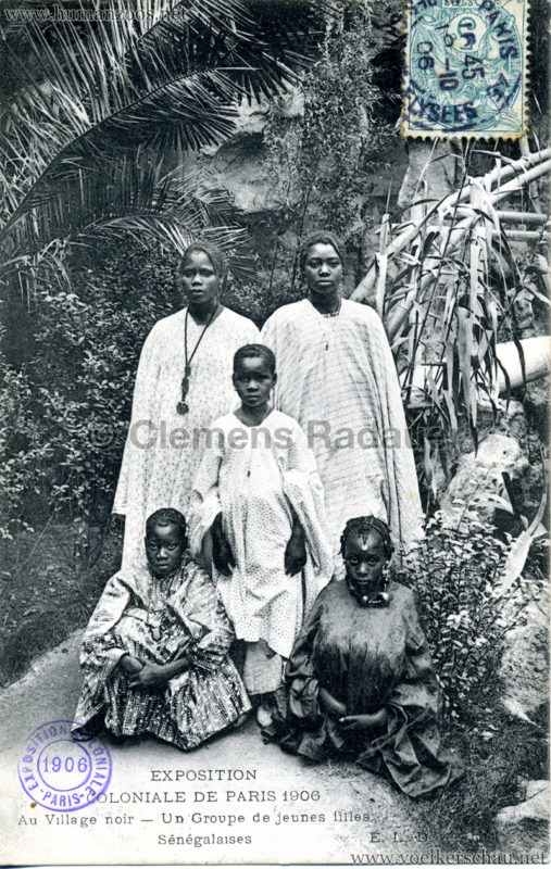 1906 Exposition Coloniale Paris - Village Noir - Un Groupe de jeunes filles Sénégalaises