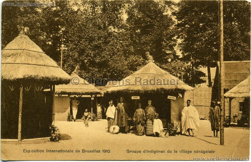 1910 Exposition Internationale de Bruxelles - Groupe d'Indigènes du le village sénégalais