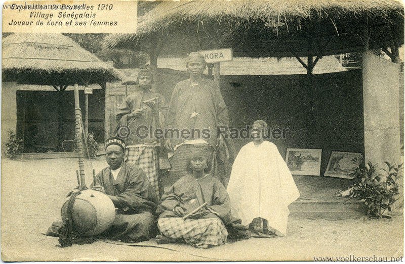 1910 Exposition de Bruxelles - Village Sénégalais Joueur de Kora et ses femmes