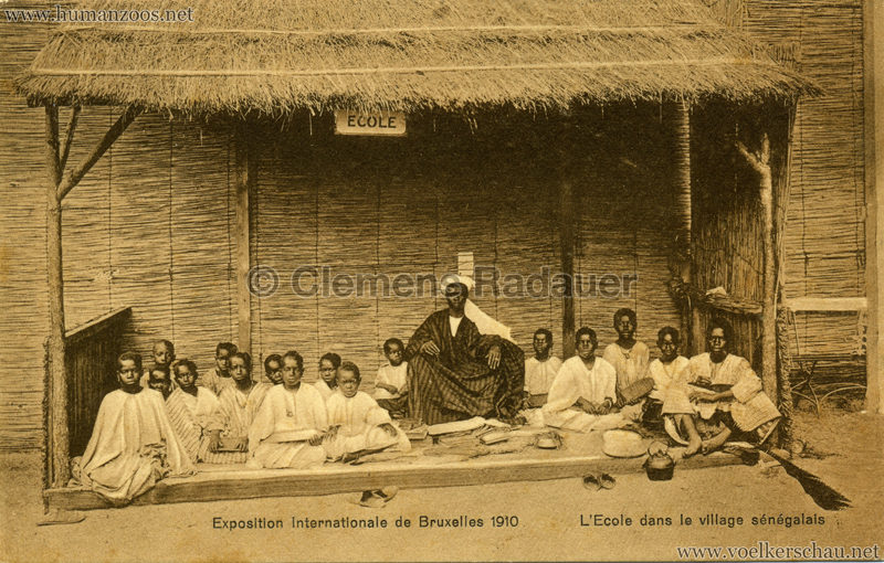1910 Exposition de Bruxelles - Village Sénégalais - L'Ecole dans le village sénégalais
