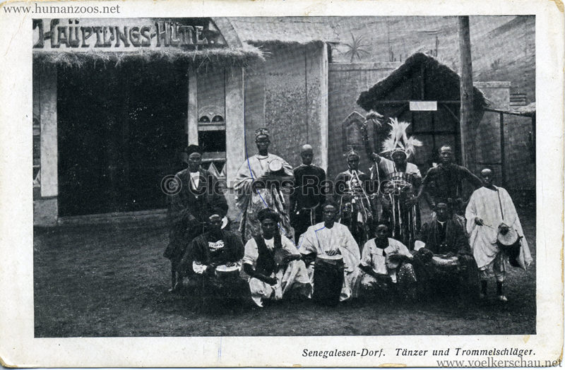 1910 (?) Senegalesen-Dorf. Tänzer und Trommelschläger