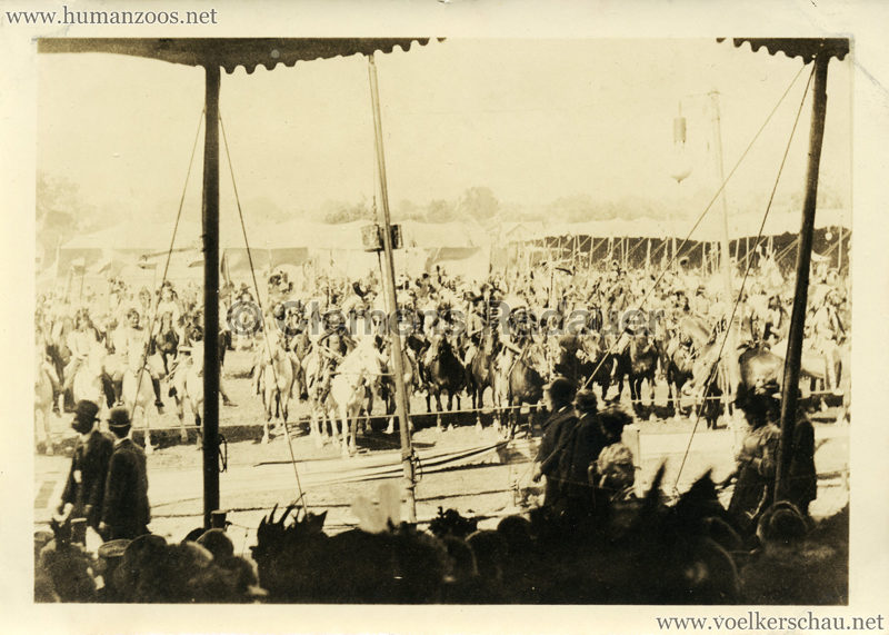1912.08.03 Buffalo Bill's Wild West - Noth Plate Neb. Entire troupe in Front of Crowdstands VS