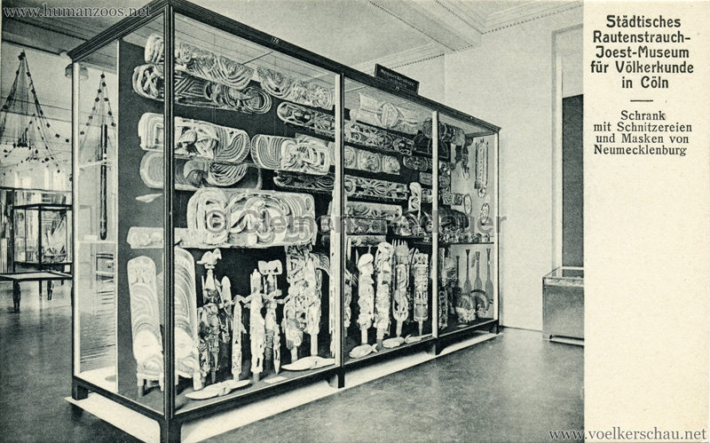 Städt. Rautenstrauch-Joest-Museum für Völkerkunde in Cöln - Schrank mit Schnitzereien und Masken von Neumecklenburg