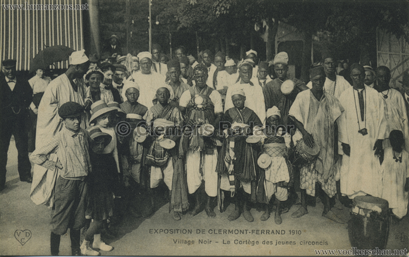 1910 Exposition de Clermont-Ferrand Village Noir - Le Cortege des jeunes circoncis