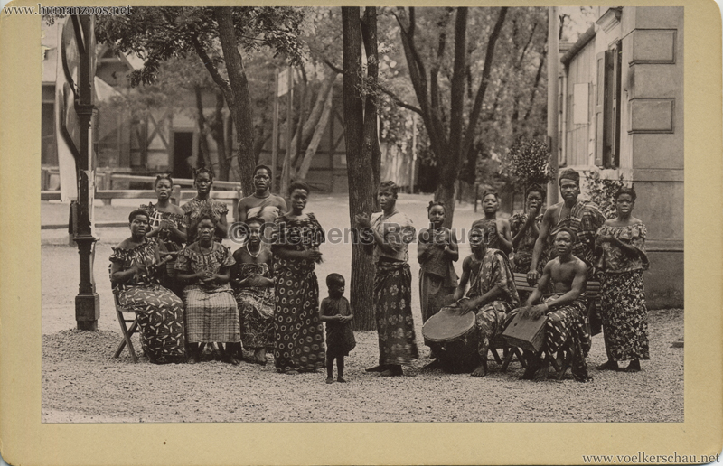1897 Wiener Thiergarten Die Goldküste und ihre Bewohner - Tanz der Jungen Mädchen CDV 1897 Wiener Thiergarten Die Goldküste und ihre Bewohner - Tanz der Jungen Mädchen CDV
